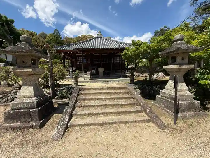 叡福寺の{uncategorized: "未分類", other: "その他", undefined: "問題あり", building: "その他建物", grave: "お墓", sacred_gate: "鳥居", guardian: "狛犬", statue: "像", buddha: "仏像", history: "歴史", nature: "自然", garden: "庭園", animal: "動物", pagoda: "塔", temizu: "手水舎", mountain_gate: "山門・神門", sanctuary: "本殿・本堂", subordinate: "末社・摂社", art: "芸術", scenery: "景色", jizo: "地蔵", ema: "絵馬", goshuin: "御朱印", omikuji: "おみくじ", items: "授与品その他", amulet: "お守り", goshuincho: "御朱印帳", eats: "食事", festival: "お祭り", votive_dance: "神楽", shichigosan: "七五三参", wedding: "結婚式", experience: "体験その他", initially: "初詣", around: "周辺", anti_infection: "感染症対策"}