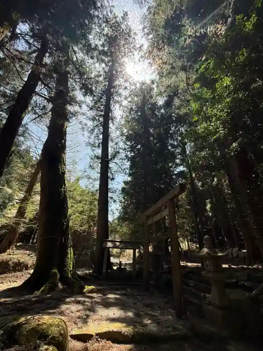 蘭宇氣白神社の{uncategorized: "未分類", other: "その他", undefined: "問題あり", building: "その他建物", grave: "お墓", sacred_gate: "鳥居", guardian: "狛犬", statue: "像", buddha: "仏像", history: "歴史", nature: "自然", garden: "庭園", animal: "動物", pagoda: "塔", temizu: "手水舎", mountain_gate: "山門・神門", sanctuary: "本殿・本堂", subordinate: "末社・摂社", art: "芸術", scenery: "景色", jizo: "地蔵", ema: "絵馬", goshuin: "御朱印", omikuji: "おみくじ", items: "授与品その他", amulet: "お守り", goshuincho: "御朱印帳", eats: "食事", festival: "お祭り", votive_dance: "神楽", shichigosan: "七五三参", wedding: "結婚式", experience: "体験その他", initially: "初詣", around: "周辺", anti_infection: "感染症対策"}