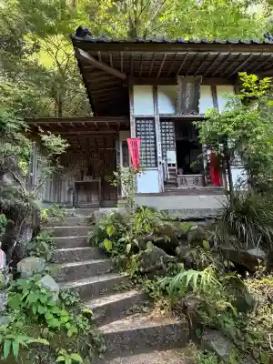 秩父札所三十二番　法性寺の{uncategorized: "未分類", other: "その他", undefined: "問題あり", building: "その他建物", grave: "お墓", sacred_gate: "鳥居", guardian: "狛犬", statue: "像", buddha: "仏像", history: "歴史", nature: "自然", garden: "庭園", animal: "動物", pagoda: "塔", temizu: "手水舎", mountain_gate: "山門・神門", sanctuary: "本殿・本堂", subordinate: "末社・摂社", art: "芸術", scenery: "景色", jizo: "地蔵", ema: "絵馬", goshuin: "御朱印", omikuji: "おみくじ", items: "授与品その他", amulet: "お守り", goshuincho: "御朱印帳", eats: "食事", festival: "お祭り", votive_dance: "神楽", shichigosan: "七五三参", wedding: "結婚式", experience: "体験その他", initially: "初詣", around: "周辺", anti_infection: "感染症対策"}