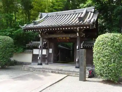 天台宗　長窪山　正覚寺の山門・神門