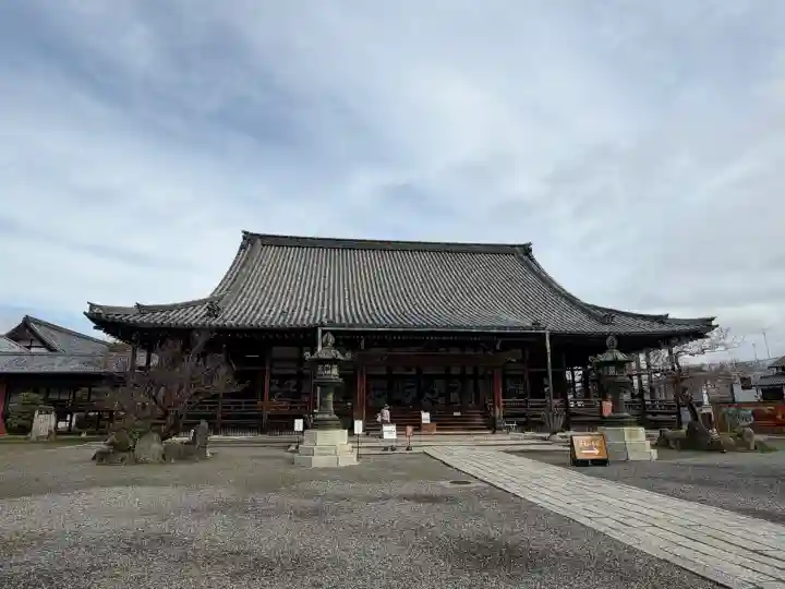 大通寺(長浜御坊)の{uncategorized: "未分類", other: "その他", undefined: "問題あり", building: "その他建物", grave: "お墓", sacred_gate: "鳥居", guardian: "狛犬", statue: "像", buddha: "仏像", history: "歴史", nature: "自然", garden: "庭園", animal: "動物", pagoda: "塔", temizu: "手水舎", mountain_gate: "山門・神門", sanctuary: "本殿・本堂", subordinate: "末社・摂社", art: "芸術", scenery: "景色", jizo: "地蔵", ema: "絵馬", goshuin: "御朱印", omikuji: "おみくじ", items: "授与品その他", amulet: "お守り", goshuincho: "御朱印帳", eats: "食事", festival: "お祭り", votive_dance: "神楽", shichigosan: "七五三参", wedding: "結婚式", experience: "体験その他", initially: "初詣", around: "周辺", anti_infection: "感染症対策"}