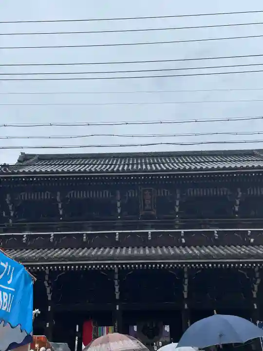 本山専修寺の山門・神門