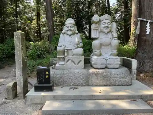 磯山神社の像