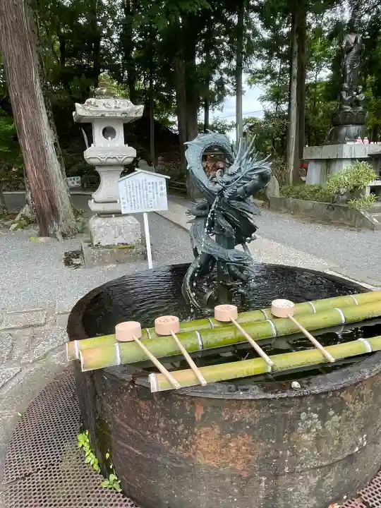 成相寺の手水舎