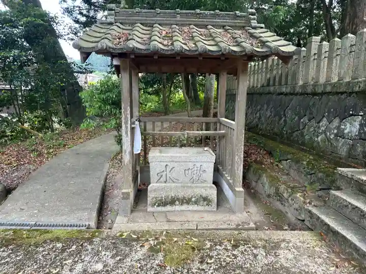 倭文神社の手水舎