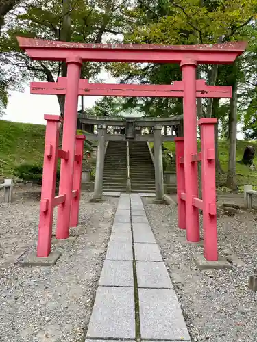 鶴ケ城稲荷神社の鳥居