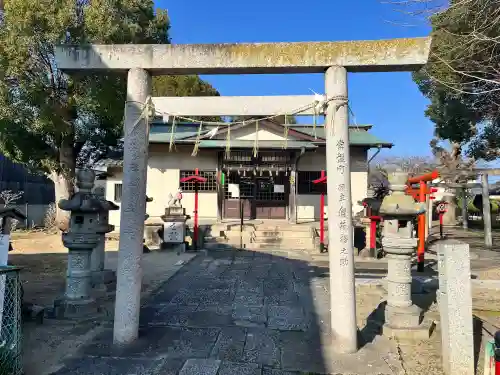 稲荷神社の{uncategorized: "未分類", other: "その他", undefined: "問題あり", building: "その他建物", grave: "お墓", sacred_gate: "鳥居", guardian: "狛犬", statue: "像", buddha: "仏像", history: "歴史", nature: "自然", garden: "庭園", animal: "動物", pagoda: "塔", temizu: "手水舎", mountain_gate: "山門・神門", sanctuary: "本殿・本堂", subordinate: "末社・摂社", art: "芸術", scenery: "景色", jizo: "地蔵", ema: "絵馬", goshuin: "御朱印", omikuji: "おみくじ", items: "授与品その他", amulet: "お守り", goshuincho: "御朱印帳", eats: "食事", festival: "お祭り", votive_dance: "神楽", shichigosan: "七五三参", wedding: "結婚式", experience: "体験その他", initially: "初詣", around: "周辺", anti_infection: "感染症対策"}