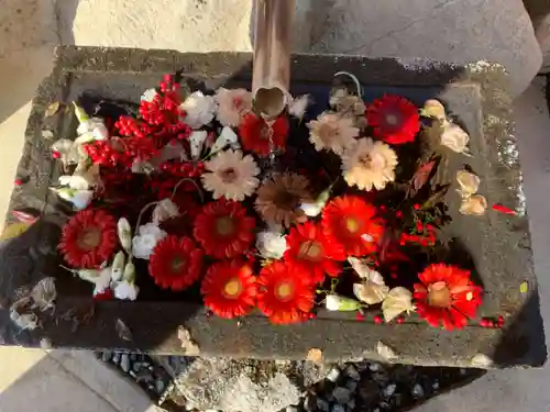 差出磯大嶽山神社 仕事と健康と厄よけの神さまの手水舎