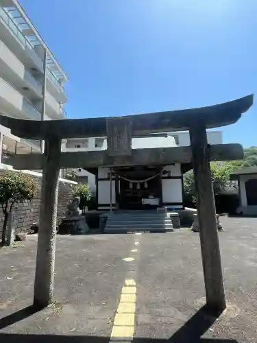 自在坂神社の{uncategorized: "未分類", other: "その他", undefined: "問題あり", building: "その他建物", grave: "お墓", sacred_gate: "鳥居", guardian: "狛犬", statue: "像", buddha: "仏像", history: "歴史", nature: "自然", garden: "庭園", animal: "動物", pagoda: "塔", temizu: "手水舎", mountain_gate: "山門・神門", sanctuary: "本殿・本堂", subordinate: "末社・摂社", art: "芸術", scenery: "景色", jizo: "地蔵", ema: "絵馬", goshuin: "御朱印", omikuji: "おみくじ", items: "授与品その他", amulet: "お守り", goshuincho: "御朱印帳", eats: "食事", festival: "お祭り", votive_dance: "神楽", shichigosan: "七五三参", wedding: "結婚式", experience: "体験その他", initially: "初詣", around: "周辺", anti_infection: "感染症対策"}