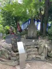 安居神社の像