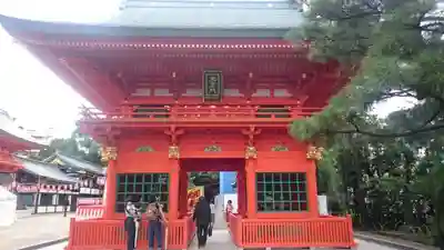 穴八幡宮の山門・神門