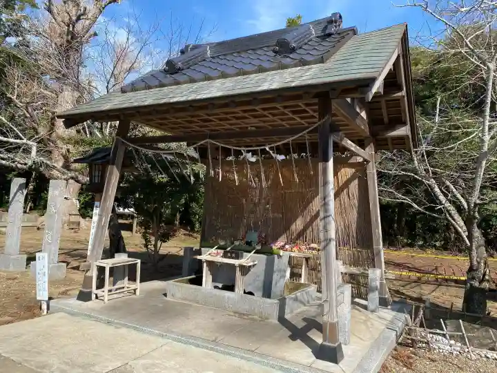 鎌数伊勢大神宮の{uncategorized: "未分類", other: "その他", undefined: "問題あり", building: "その他建物", grave: "お墓", sacred_gate: "鳥居", guardian: "狛犬", statue: "像", buddha: "仏像", history: "歴史", nature: "自然", garden: "庭園", animal: "動物", pagoda: "塔", temizu: "手水舎", mountain_gate: "山門・神門", sanctuary: "本殿・本堂", subordinate: "末社・摂社", art: "芸術", scenery: "景色", jizo: "地蔵", ema: "絵馬", goshuin: "御朱印", omikuji: "おみくじ", items: "授与品その他", amulet: "お守り", goshuincho: "御朱印帳", eats: "食事", festival: "お祭り", votive_dance: "神楽", shichigosan: "七五三参", wedding: "結婚式", experience: "体験その他", initially: "初詣", around: "周辺", anti_infection: "感染症対策"}