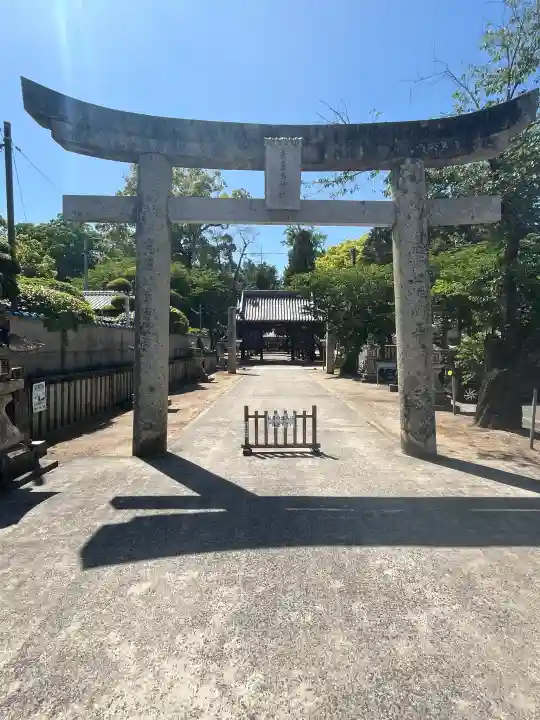 素盞嗚神社の{uncategorized: "未分類", other: "その他", undefined: "問題あり", building: "その他建物", grave: "お墓", sacred_gate: "鳥居", guardian: "狛犬", statue: "像", buddha: "仏像", history: "歴史", nature: "自然", garden: "庭園", animal: "動物", pagoda: "塔", temizu: "手水舎", mountain_gate: "山門・神門", sanctuary: "本殿・本堂", subordinate: "末社・摂社", art: "芸術", scenery: "景色", jizo: "地蔵", ema: "絵馬", goshuin: "御朱印", omikuji: "おみくじ", items: "授与品その他", amulet: "お守り", goshuincho: "御朱印帳", eats: "食事", festival: "お祭り", votive_dance: "神楽", shichigosan: "七五三参", wedding: "結婚式", experience: "体験その他", initially: "初詣", around: "周辺", anti_infection: "感染症対策"}