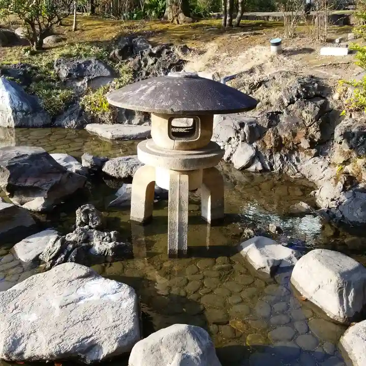 駒止稲荷神社の庭園