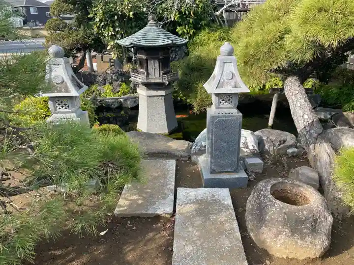 眞隆寺の{uncategorized: "未分類", other: "その他", undefined: "問題あり", building: "その他建物", grave: "お墓", sacred_gate: "鳥居", guardian: "狛犬", statue: "像", buddha: "仏像", history: "歴史", nature: "自然", garden: "庭園", animal: "動物", pagoda: "塔", temizu: "手水舎", mountain_gate: "山門・神門", sanctuary: "本殿・本堂", subordinate: "末社・摂社", art: "芸術", scenery: "景色", jizo: "地蔵", ema: "絵馬", goshuin: "御朱印", omikuji: "おみくじ", items: "授与品その他", amulet: "お守り", goshuincho: "御朱印帳", eats: "食事", festival: "お祭り", votive_dance: "神楽", shichigosan: "七五三参", wedding: "結婚式", experience: "体験その他", initially: "初詣", around: "周辺", anti_infection: "感染症対策"}
