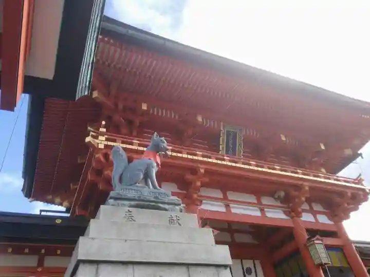 伏見稲荷大社の山門・神門