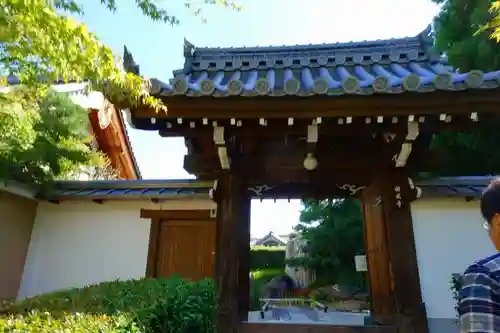 願成寺の山門