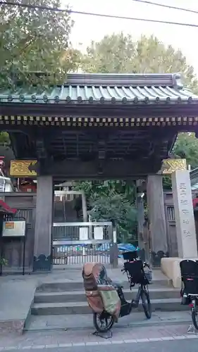 王子稲荷神社の山門