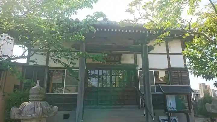 自性院の本殿・本堂