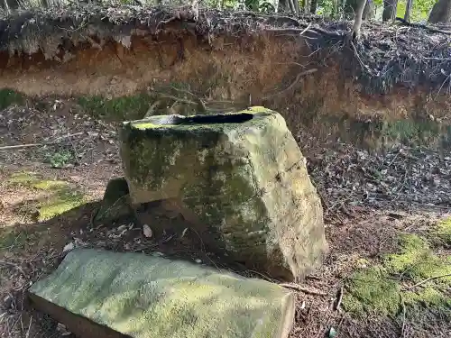 久多美神社の{uncategorized: "未分類", other: "その他", undefined: "問題あり", building: "その他建物", grave: "お墓", sacred_gate: "鳥居", guardian: "狛犬", statue: "像", buddha: "仏像", history: "歴史", nature: "自然", garden: "庭園", animal: "動物", pagoda: "塔", temizu: "手水舎", mountain_gate: "山門・神門", sanctuary: "本殿・本堂", subordinate: "末社・摂社", art: "芸術", scenery: "景色", jizo: "地蔵", ema: "絵馬", goshuin: "御朱印", omikuji: "おみくじ", items: "授与品その他", amulet: "お守り", goshuincho: "御朱印帳", eats: "食事", festival: "お祭り", votive_dance: "神楽", shichigosan: "七五三参", wedding: "結婚式", experience: "体験その他", initially: "初詣", around: "周辺", anti_infection: "感染症対策"}