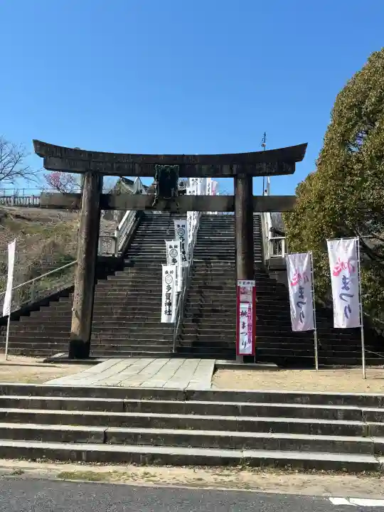 多賀神社の{uncategorized: "未分類", other: "その他", undefined: "問題あり", building: "その他建物", grave: "お墓", sacred_gate: "鳥居", guardian: "狛犬", statue: "像", buddha: "仏像", history: "歴史", nature: "自然", garden: "庭園", animal: "動物", pagoda: "塔", temizu: "手水舎", mountain_gate: "山門・神門", sanctuary: "本殿・本堂", subordinate: "末社・摂社", art: "芸術", scenery: "景色", jizo: "地蔵", ema: "絵馬", goshuin: "御朱印", omikuji: "おみくじ", items: "授与品その他", amulet: "お守り", goshuincho: "御朱印帳", eats: "食事", festival: "お祭り", votive_dance: "神楽", shichigosan: "七五三参", wedding: "結婚式", experience: "体験その他", initially: "初詣", around: "周辺", anti_infection: "感染症対策"}