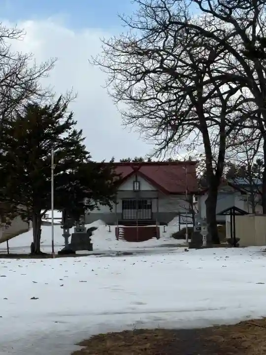 屈足神社の{uncategorized: "未分類", other: "その他", undefined: "問題あり", building: "その他建物", grave: "お墓", sacred_gate: "鳥居", guardian: "狛犬", statue: "像", buddha: "仏像", history: "歴史", nature: "自然", garden: "庭園", animal: "動物", pagoda: "塔", temizu: "手水舎", mountain_gate: "山門・神門", sanctuary: "本殿・本堂", subordinate: "末社・摂社", art: "芸術", scenery: "景色", jizo: "地蔵", ema: "絵馬", goshuin: "御朱印", omikuji: "おみくじ", items: "授与品その他", amulet: "お守り", goshuincho: "御朱印帳", eats: "食事", festival: "お祭り", votive_dance: "神楽", shichigosan: "七五三参", wedding: "結婚式", experience: "体験その他", initially: "初詣", around: "周辺", anti_infection: "感染症対策"}