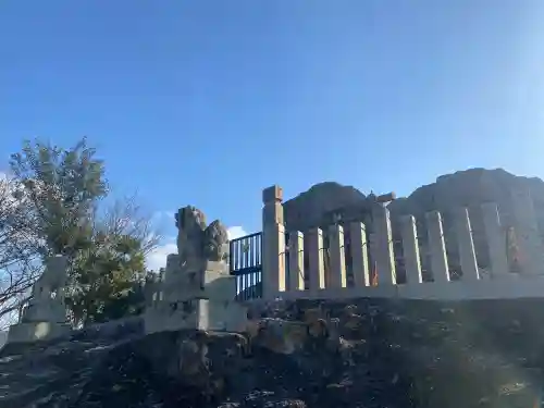 高岳神社の{uncategorized: "未分類", other: "その他", undefined: "問題あり", building: "その他建物", grave: "お墓", sacred_gate: "鳥居", guardian: "狛犬", statue: "像", buddha: "仏像", history: "歴史", nature: "自然", garden: "庭園", animal: "動物", pagoda: "塔", temizu: "手水舎", mountain_gate: "山門・神門", sanctuary: "本殿・本堂", subordinate: "末社・摂社", art: "芸術", scenery: "景色", jizo: "地蔵", ema: "絵馬", goshuin: "御朱印", omikuji: "おみくじ", items: "授与品その他", amulet: "お守り", goshuincho: "御朱印帳", eats: "食事", festival: "お祭り", votive_dance: "神楽", shichigosan: "七五三参", wedding: "結婚式", experience: "体験その他", initially: "初詣", around: "周辺", anti_infection: "感染症対策"}