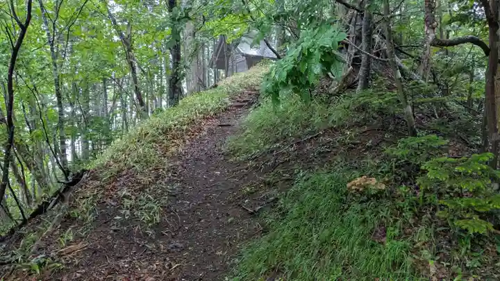 糠平電源神社の庭園