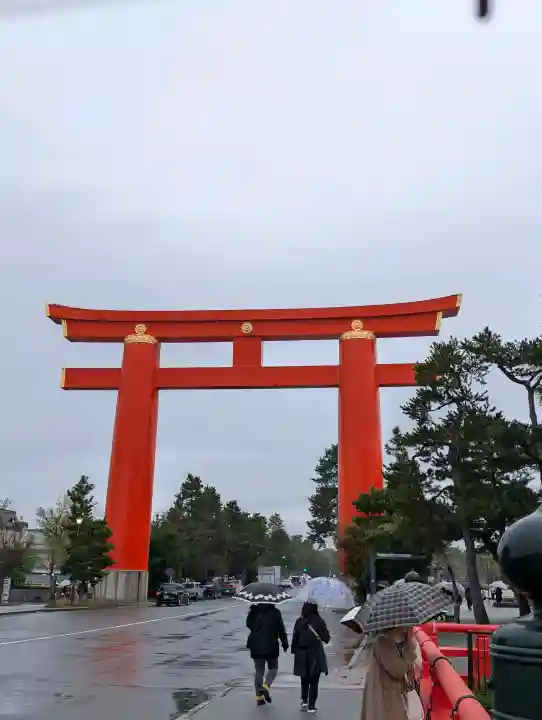 平安神宮の{uncategorized: "未分類", other: "その他", undefined: "問題あり", building: "その他建物", grave: "お墓", sacred_gate: "鳥居", guardian: "狛犬", statue: "像", buddha: "仏像", history: "歴史", nature: "自然", garden: "庭園", animal: "動物", pagoda: "塔", temizu: "手水舎", mountain_gate: "山門・神門", sanctuary: "本殿・本堂", subordinate: "末社・摂社", art: "芸術", scenery: "景色", jizo: "地蔵", ema: "絵馬", goshuin: "御朱印", omikuji: "おみくじ", items: "授与品その他", amulet: "お守り", goshuincho: "御朱印帳", eats: "食事", festival: "お祭り", votive_dance: "神楽", shichigosan: "七五三参", wedding: "結婚式", experience: "体験その他", initially: "初詣", around: "周辺", anti_infection: "感染症対策"}