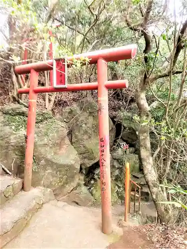 鏡山稲荷神社の鳥居