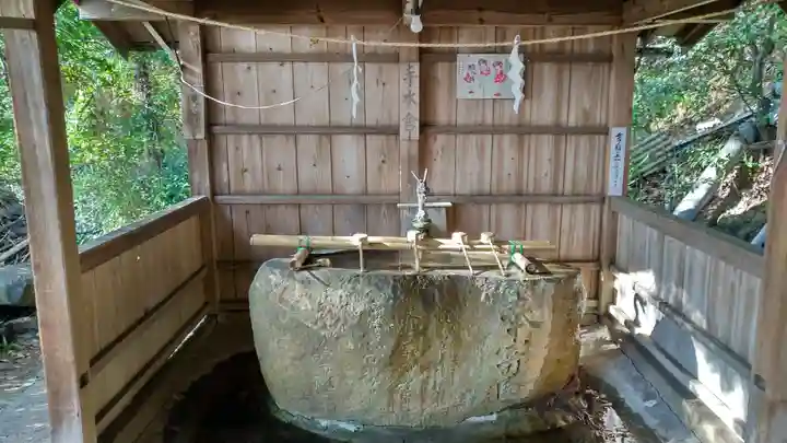 箆取神社の手水舎