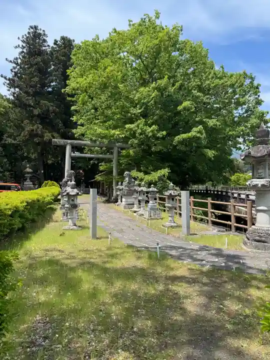 塩原八幡宮の{uncategorized: "未分類", other: "その他", undefined: "問題あり", building: "その他建物", grave: "お墓", sacred_gate: "鳥居", guardian: "狛犬", statue: "像", buddha: "仏像", history: "歴史", nature: "自然", garden: "庭園", animal: "動物", pagoda: "塔", temizu: "手水舎", mountain_gate: "山門・神門", sanctuary: "本殿・本堂", subordinate: "末社・摂社", art: "芸術", scenery: "景色", jizo: "地蔵", ema: "絵馬", goshuin: "御朱印", omikuji: "おみくじ", items: "授与品その他", amulet: "お守り", goshuincho: "御朱印帳", eats: "食事", festival: "お祭り", votive_dance: "神楽", shichigosan: "七五三参", wedding: "結婚式", experience: "体験その他", initially: "初詣", around: "周辺", anti_infection: "感染症対策"}