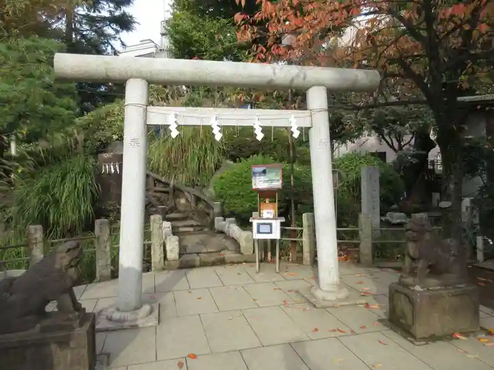 鳩森八幡神社の鳥居