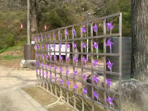 綾部八幡神社の{uncategorized: "未分類", other: "その他", undefined: "問題あり", building: "その他建物", grave: "お墓", sacred_gate: "鳥居", guardian: "狛犬", statue: "像", buddha: "仏像", history: "歴史", nature: "自然", garden: "庭園", animal: "動物", pagoda: "塔", temizu: "手水舎", mountain_gate: "山門・神門", sanctuary: "本殿・本堂", subordinate: "末社・摂社", art: "芸術", scenery: "景色", jizo: "地蔵", ema: "絵馬", goshuin: "御朱印", omikuji: "おみくじ", items: "授与品その他", amulet: "お守り", goshuincho: "御朱印帳", eats: "食事", festival: "お祭り", votive_dance: "神楽", shichigosan: "七五三参", wedding: "結婚式", experience: "体験その他", initially: "初詣", around: "周辺", anti_infection: "感染症対策"}