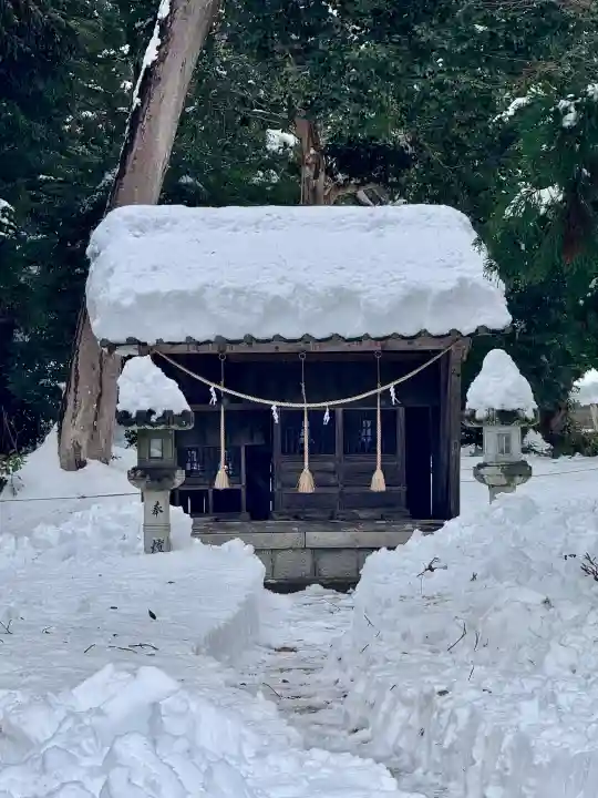 大宮賣神社の{uncategorized: "未分類", other: "その他", undefined: "問題あり", building: "その他建物", grave: "お墓", sacred_gate: "鳥居", guardian: "狛犬", statue: "像", buddha: "仏像", history: "歴史", nature: "自然", garden: "庭園", animal: "動物", pagoda: "塔", temizu: "手水舎", mountain_gate: "山門・神門", sanctuary: "本殿・本堂", subordinate: "末社・摂社", art: "芸術", scenery: "景色", jizo: "地蔵", ema: "絵馬", goshuin: "御朱印", omikuji: "おみくじ", items: "授与品その他", amulet: "お守り", goshuincho: "御朱印帳", eats: "食事", festival: "お祭り", votive_dance: "神楽", shichigosan: "七五三参", wedding: "結婚式", experience: "体験その他", initially: "初詣", around: "周辺", anti_infection: "感染症対策"}