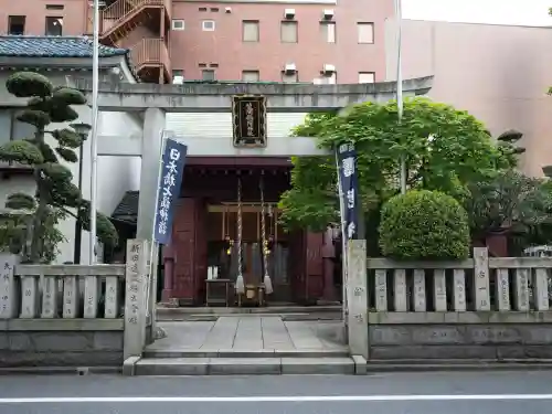 笠間稲荷神社 東京別社の{uncategorized: "未分類", other: "その他", undefined: "問題あり", building: "その他建物", grave: "お墓", sacred_gate: "鳥居", guardian: "狛犬", statue: "像", buddha: "仏像", history: "歴史", nature: "自然", garden: "庭園", animal: "動物", pagoda: "塔", temizu: "手水舎", mountain_gate: "山門・神門", sanctuary: "本殿・本堂", subordinate: "末社・摂社", art: "芸術", scenery: "景色", jizo: "地蔵", ema: "絵馬", goshuin: "御朱印", omikuji: "おみくじ", items: "授与品その他", amulet: "お守り", goshuincho: "御朱印帳", eats: "食事", festival: "お祭り", votive_dance: "神楽", shichigosan: "七五三参", wedding: "結婚式", experience: "体験その他", initially: "初詣", around: "周辺", anti_infection: "感染症対策"}