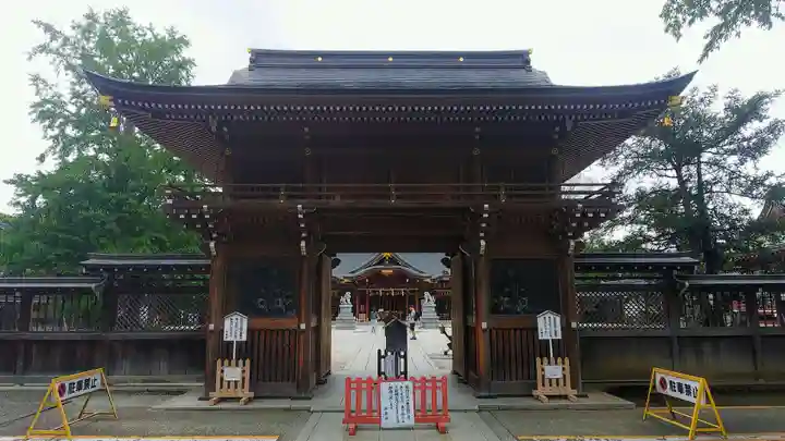 諏訪神社の山門・神門