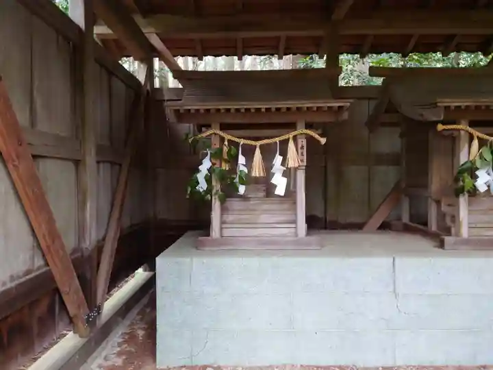 石座神社の末社・摂社
