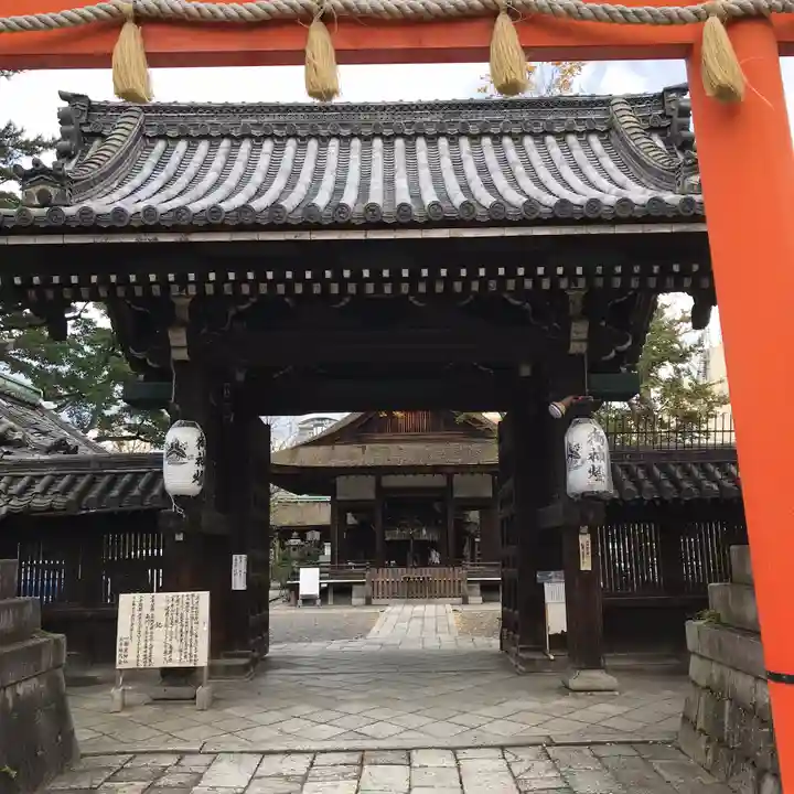 下御霊神社の山門・神門