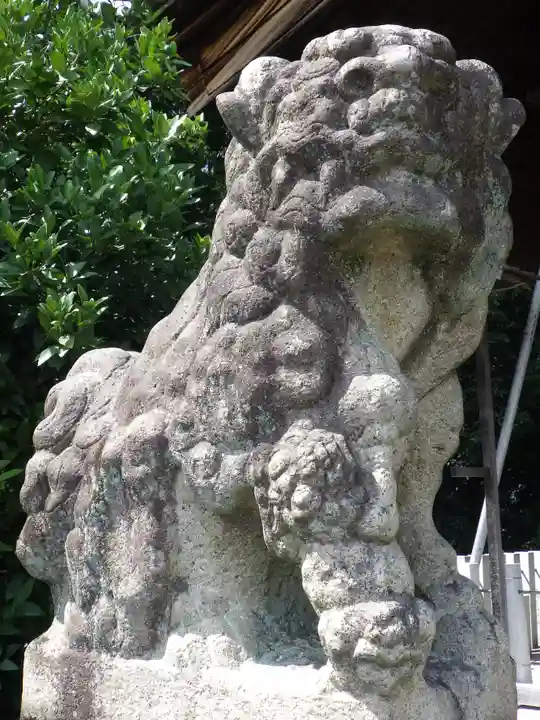 白山神社(木曽川町黒田)の狛犬