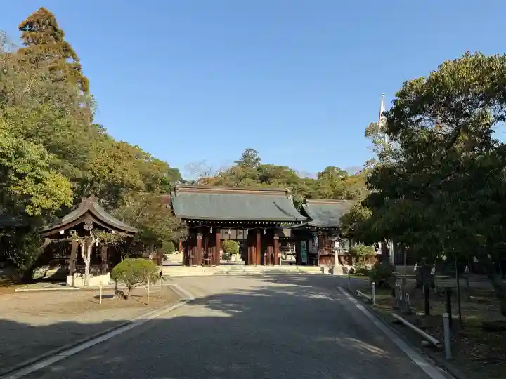 竈山神社の{uncategorized: "未分類", other: "その他", undefined: "問題あり", building: "その他建物", grave: "お墓", sacred_gate: "鳥居", guardian: "狛犬", statue: "像", buddha: "仏像", history: "歴史", nature: "自然", garden: "庭園", animal: "動物", pagoda: "塔", temizu: "手水舎", mountain_gate: "山門・神門", sanctuary: "本殿・本堂", subordinate: "末社・摂社", art: "芸術", scenery: "景色", jizo: "地蔵", ema: "絵馬", goshuin: "御朱印", omikuji: "おみくじ", items: "授与品その他", amulet: "お守り", goshuincho: "御朱印帳", eats: "食事", festival: "お祭り", votive_dance: "神楽", shichigosan: "七五三参", wedding: "結婚式", experience: "体験その他", initially: "初詣", around: "周辺", anti_infection: "感染症対策"}