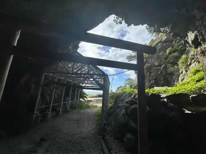 御厨人窟・神明窟(高知県)