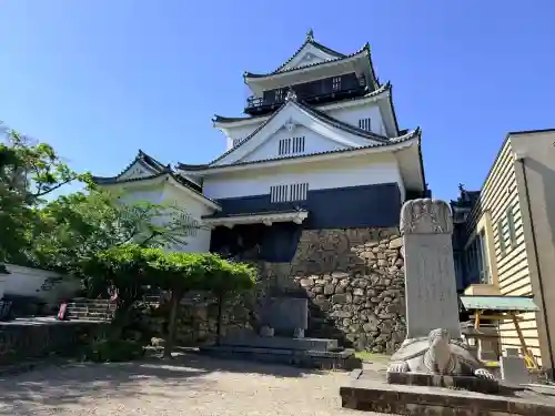 龍城神社の{uncategorized: "未分類", other: "その他", undefined: "問題あり", building: "その他建物", grave: "お墓", sacred_gate: "鳥居", guardian: "狛犬", statue: "像", buddha: "仏像", history: "歴史", nature: "自然", garden: "庭園", animal: "動物", pagoda: "塔", temizu: "手水舎", mountain_gate: "山門・神門", sanctuary: "本殿・本堂", subordinate: "末社・摂社", art: "芸術", scenery: "景色", jizo: "地蔵", ema: "絵馬", goshuin: "御朱印", omikuji: "おみくじ", items: "授与品その他", amulet: "お守り", goshuincho: "御朱印帳", eats: "食事", festival: "お祭り", votive_dance: "神楽", shichigosan: "七五三参", wedding: "結婚式", experience: "体験その他", initially: "初詣", around: "周辺", anti_infection: "感染症対策"}