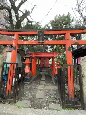 於舎子治稲荷大明神の{uncategorized: "未分類", other: "その他", undefined: "問題あり", building: "その他建物", grave: "お墓", sacred_gate: "鳥居", guardian: "狛犬", statue: "像", buddha: "仏像", history: "歴史", nature: "自然", garden: "庭園", animal: "動物", pagoda: "塔", temizu: "手水舎", mountain_gate: "山門・神門", sanctuary: "本殿・本堂", subordinate: "末社・摂社", art: "芸術", scenery: "景色", jizo: "地蔵", ema: "絵馬", goshuin: "御朱印", omikuji: "おみくじ", items: "授与品その他", amulet: "お守り", goshuincho: "御朱印帳", eats: "食事", festival: "お祭り", votive_dance: "神楽", shichigosan: "七五三参", wedding: "結婚式", experience: "体験その他", initially: "初詣", around: "周辺", anti_infection: "感染症対策"}
