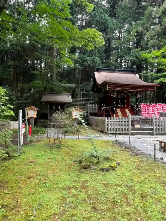 北口本宮冨士浅間神社の末社・摂社