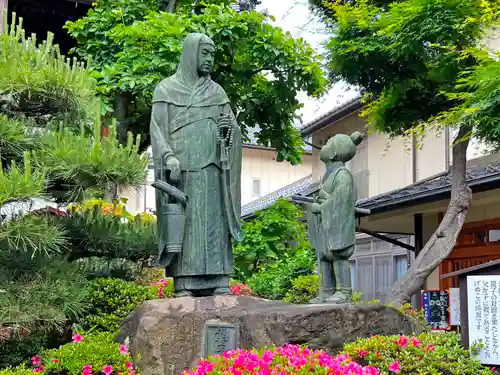 西光寺の像