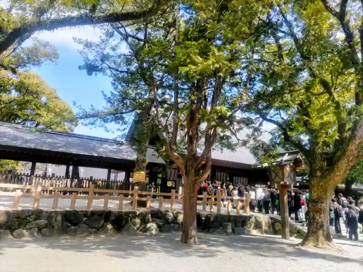 熱田神宮の{uncategorized: "未分類", other: "その他", undefined: "問題あり", building: "その他建物", grave: "お墓", sacred_gate: "鳥居", guardian: "狛犬", statue: "像", buddha: "仏像", history: "歴史", nature: "自然", garden: "庭園", animal: "動物", pagoda: "塔", temizu: "手水舎", mountain_gate: "山門・神門", sanctuary: "本殿・本堂", subordinate: "末社・摂社", art: "芸術", scenery: "景色", jizo: "地蔵", ema: "絵馬", goshuin: "御朱印", omikuji: "おみくじ", items: "授与品その他", amulet: "お守り", goshuincho: "御朱印帳", eats: "食事", festival: "お祭り", votive_dance: "神楽", shichigosan: "七五三参", wedding: "結婚式", experience: "体験その他", initially: "初詣", around: "周辺", anti_infection: "感染症対策"}