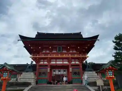 伏見稲荷大社の{uncategorized: "未分類", other: "その他", undefined: "問題あり", building: "その他建物", grave: "お墓", sacred_gate: "鳥居", guardian: "狛犬", statue: "像", buddha: "仏像", history: "歴史", nature: "自然", garden: "庭園", animal: "動物", pagoda: "塔", temizu: "手水舎", mountain_gate: "山門・神門", sanctuary: "本殿・本堂", subordinate: "末社・摂社", art: "芸術", scenery: "景色", jizo: "地蔵", ema: "絵馬", goshuin: "御朱印", omikuji: "おみくじ", items: "授与品その他", amulet: "お守り", goshuincho: "御朱印帳", eats: "食事", festival: "お祭り", votive_dance: "神楽", shichigosan: "七五三参", wedding: "結婚式", experience: "体験その他", initially: "初詣", around: "周辺", anti_infection: "感染症対策"}