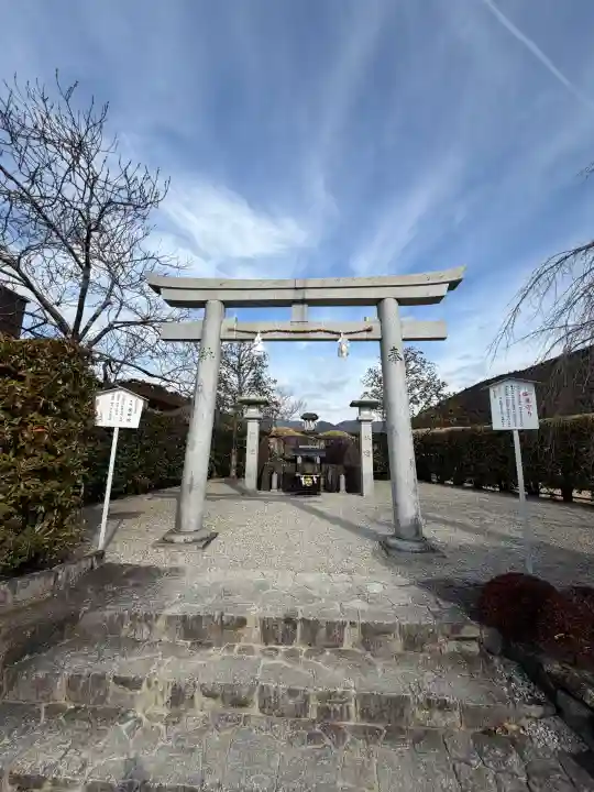 熊野本宮大社産田社の{uncategorized: "未分類", other: "その他", undefined: "問題あり", building: "その他建物", grave: "お墓", sacred_gate: "鳥居", guardian: "狛犬", statue: "像", buddha: "仏像", history: "歴史", nature: "自然", garden: "庭園", animal: "動物", pagoda: "塔", temizu: "手水舎", mountain_gate: "山門・神門", sanctuary: "本殿・本堂", subordinate: "末社・摂社", art: "芸術", scenery: "景色", jizo: "地蔵", ema: "絵馬", goshuin: "御朱印", omikuji: "おみくじ", items: "授与品その他", amulet: "お守り", goshuincho: "御朱印帳", eats: "食事", festival: "お祭り", votive_dance: "神楽", shichigosan: "七五三参", wedding: "結婚式", experience: "体験その他", initially: "初詣", around: "周辺", anti_infection: "感染症対策"}