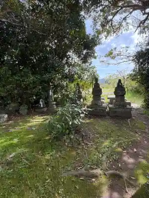久原寺の{uncategorized: "未分類", other: "その他", undefined: "問題あり", building: "その他建物", grave: "お墓", sacred_gate: "鳥居", guardian: "狛犬", statue: "像", buddha: "仏像", history: "歴史", nature: "自然", garden: "庭園", animal: "動物", pagoda: "塔", temizu: "手水舎", mountain_gate: "山門・神門", sanctuary: "本殿・本堂", subordinate: "末社・摂社", art: "芸術", scenery: "景色", jizo: "地蔵", ema: "絵馬", goshuin: "御朱印", omikuji: "おみくじ", items: "授与品その他", amulet: "お守り", goshuincho: "御朱印帳", eats: "食事", festival: "お祭り", votive_dance: "神楽", shichigosan: "七五三参", wedding: "結婚式", experience: "体験その他", initially: "初詣", around: "周辺", anti_infection: "感染症対策"}